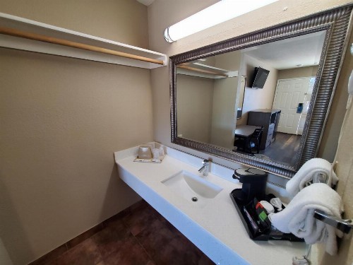 Rodeway Inn Downtown - image 11