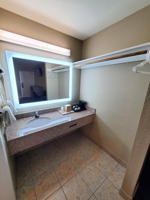 Rodeway Inn Downtown - image 21