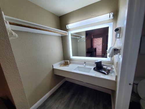 Rodeway Inn Downtown - image 23