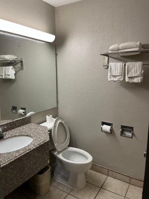 Mid Towne Inn & Suites - image 12