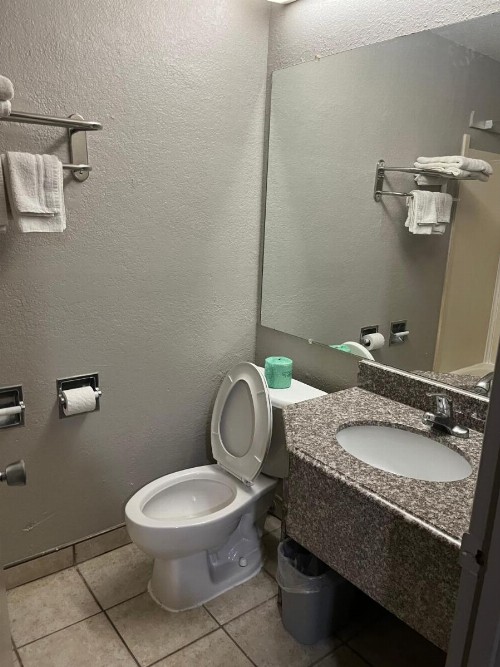 Mid Towne Inn & Suites - image 15