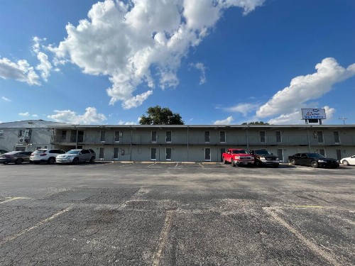 Mid Towne Inn & Suites - image 2