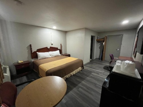Mid Towne Inn & Suites - image 23