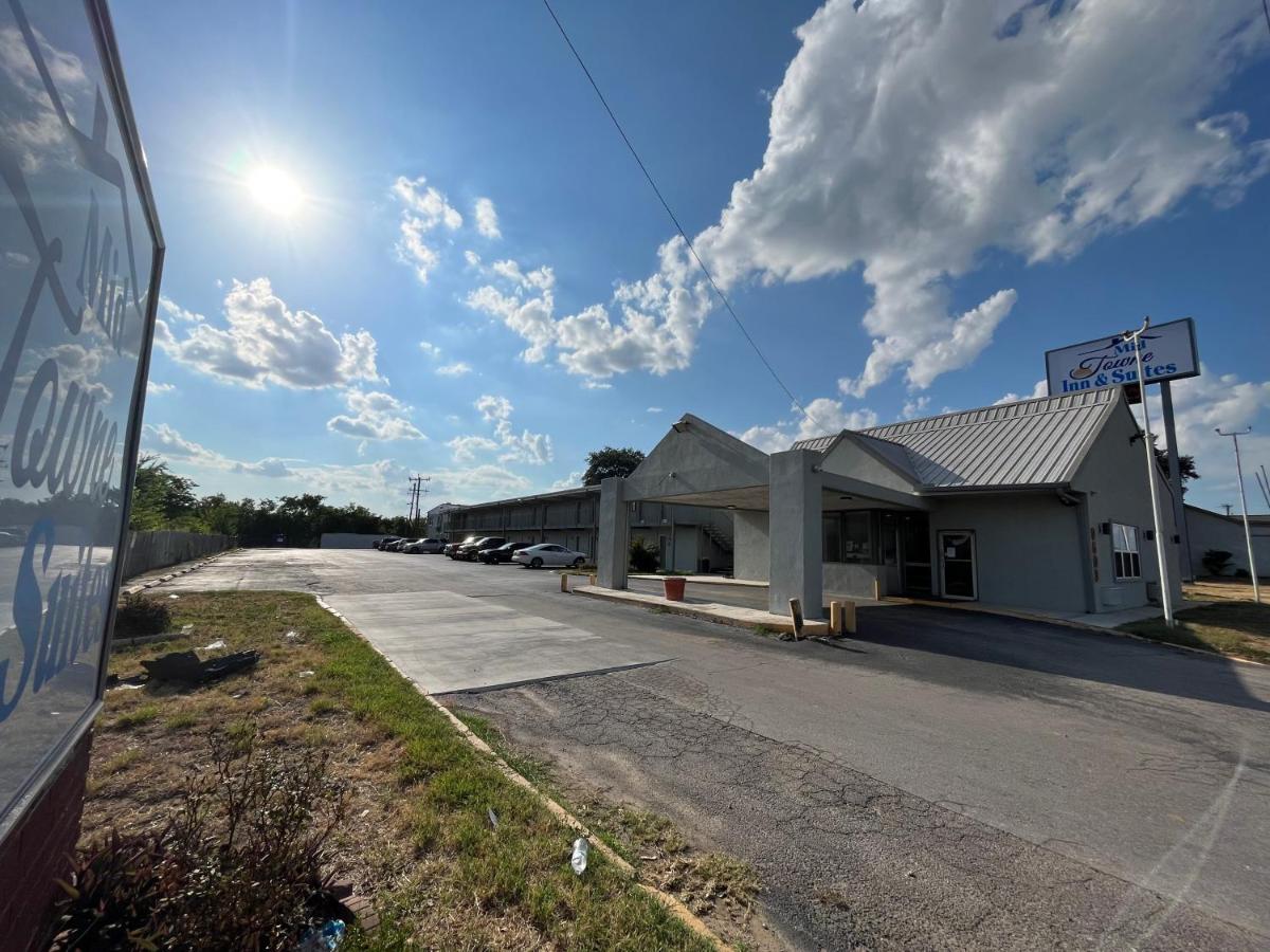 Mid Towne Inn & Suites - image 5