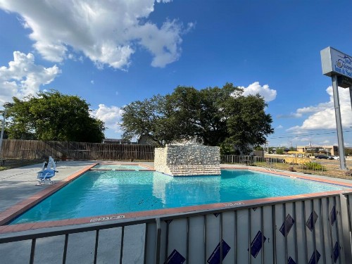 Mid Towne Inn & Suites - image 7