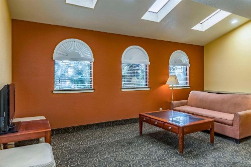 Econo Lodge Near Lackland Air Force Base-SeaWorld - image 12