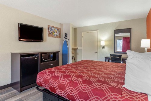 Econo Lodge Near Lackland Air Force Base-SeaWorld - image 26