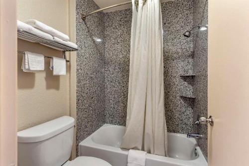Econo Lodge Near Lackland Air Force Base-SeaWorld - image 35