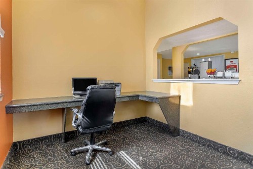 Econo Lodge Near Lackland Air Force Base-SeaWorld - image 5