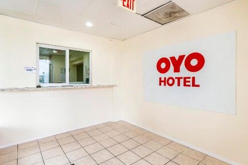 OYO Hotel San Antonio Lackland Air Force Base North - image 10