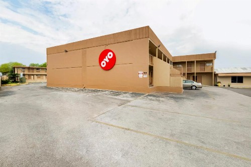 OYO Hotel San Antonio Lackland Air Force Base North - image 15