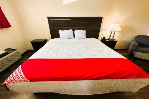 OYO Hotel San Antonio Lackland Air Force Base North - image 23