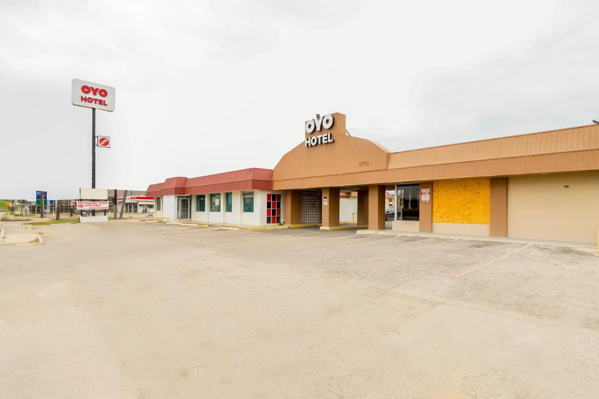 OYO Hotel San Antonio Lackland Air Force Base North - image 4