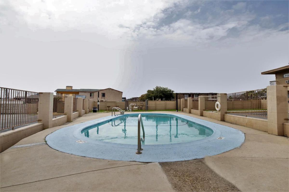 OYO Hotel San Antonio Lackland Air Force Base North - image 6