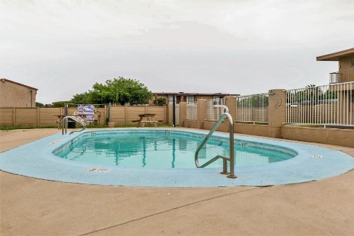 OYO Hotel San Antonio Lackland Air Force Base North - image 8