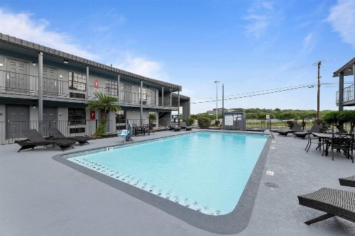 Deluxe Inn San Antonio Near Lackland AFB - image 10