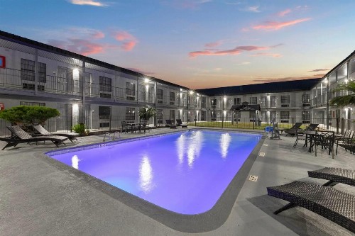 Deluxe Inn San Antonio Near Lackland AFB - image 12
