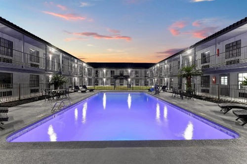 Deluxe Inn San Antonio Near Lackland AFB - image 3