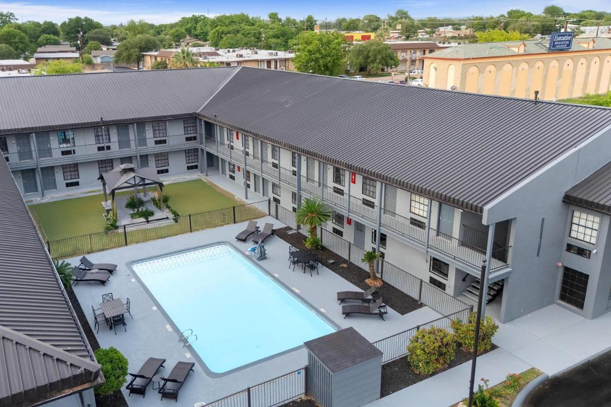 Deluxe Inn San Antonio Near Lackland AFB - image 4