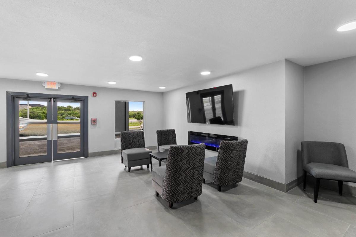 Deluxe Inn San Antonio Near Lackland AFB - image 5