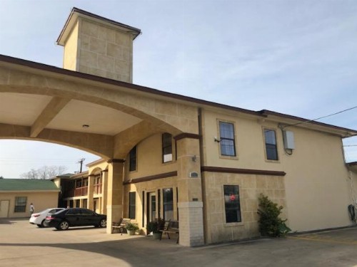 Pinn Road Inn and Suites Lackland AFB and Seaworld - image 1