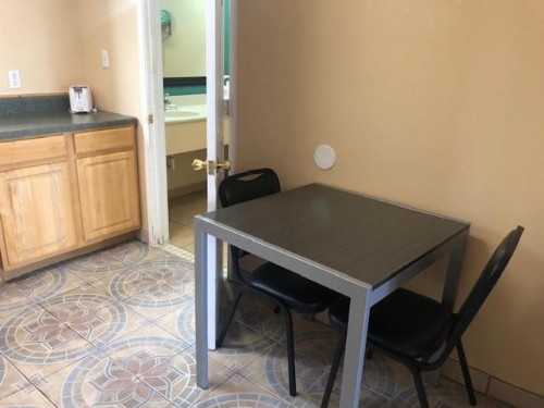 Pinn Road Inn and Suites Lackland AFB and Seaworld - image 10