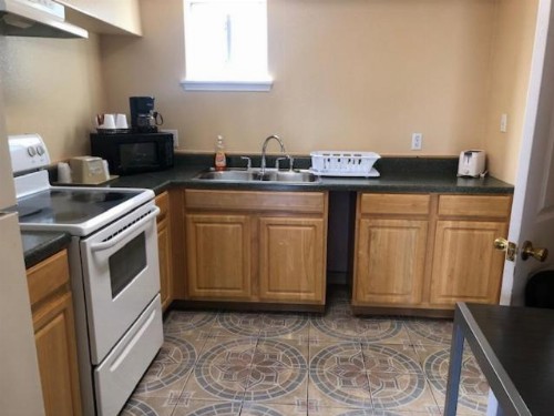 Pinn Road Inn and Suites Lackland AFB and Seaworld - image 11