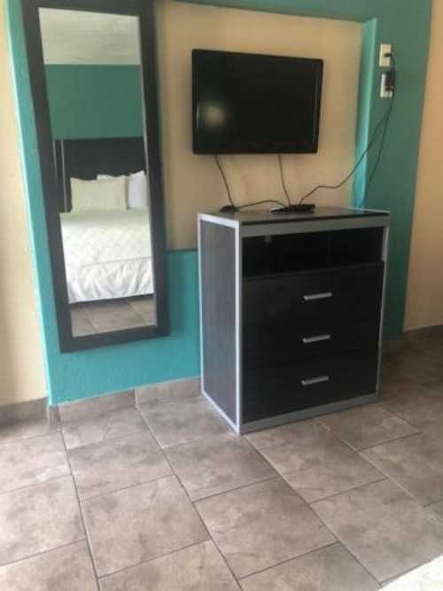 Pinn Road Inn and Suites Lackland AFB and Seaworld - image 16