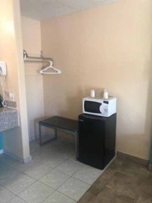 Pinn Road Inn and Suites Lackland AFB and Seaworld - image 21