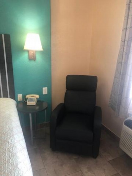 Pinn Road Inn and Suites Lackland AFB and Seaworld - image 22