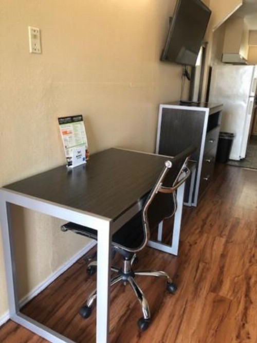 Pinn Road Inn and Suites Lackland AFB and Seaworld - image 8
