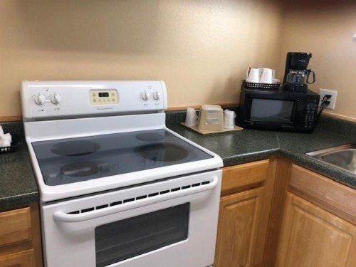Pinn Road Inn and Suites Lackland AFB and Seaworld - image 9