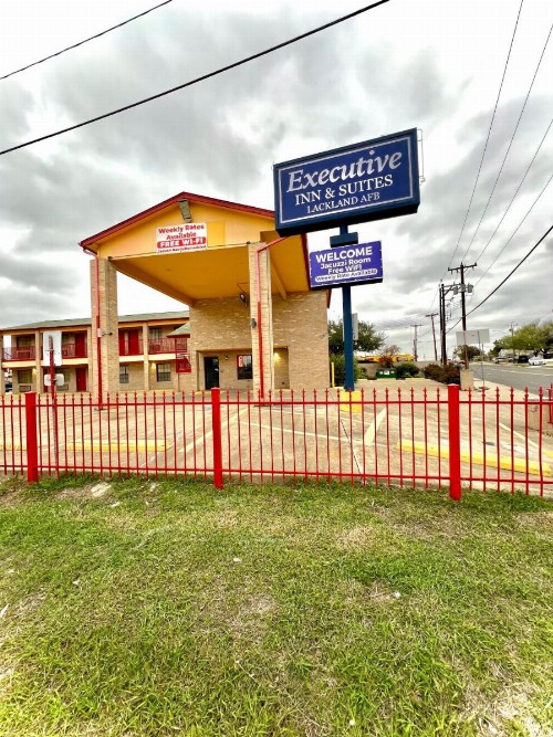 Americas Best Value Inn San Antonio/Lackland AFB - image 1