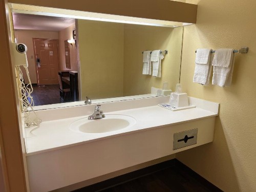 Americas Best Value Inn San Antonio/Lackland AFB - image 12