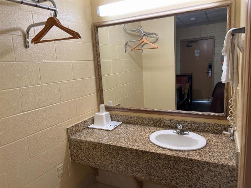 Americas Best Value Inn San Antonio/Lackland AFB - image 17