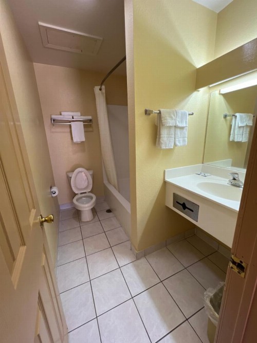 Americas Best Value Inn San Antonio/Lackland AFB - image 6