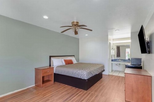 Americas Best Value Inn San Antonio - image 21