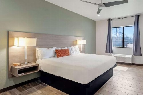 Americas Best Value Inn San Antonio - image 9