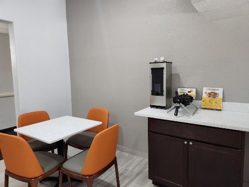 Motel 6-San Antonio TX - Airport - image 2