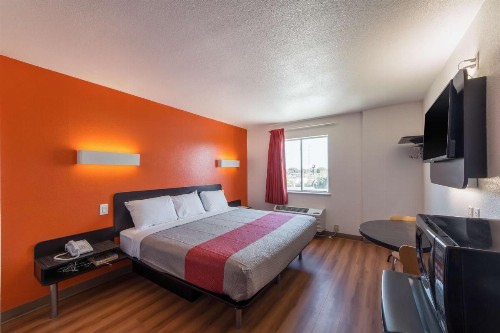 Motel 6-San Antonio TX - Downtown - Alamo Dome - image 10