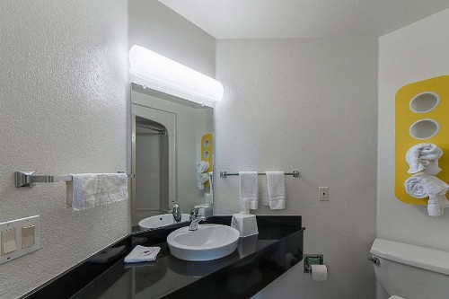 Motel 6-San Antonio TX - Downtown - Alamo Dome - image 16
