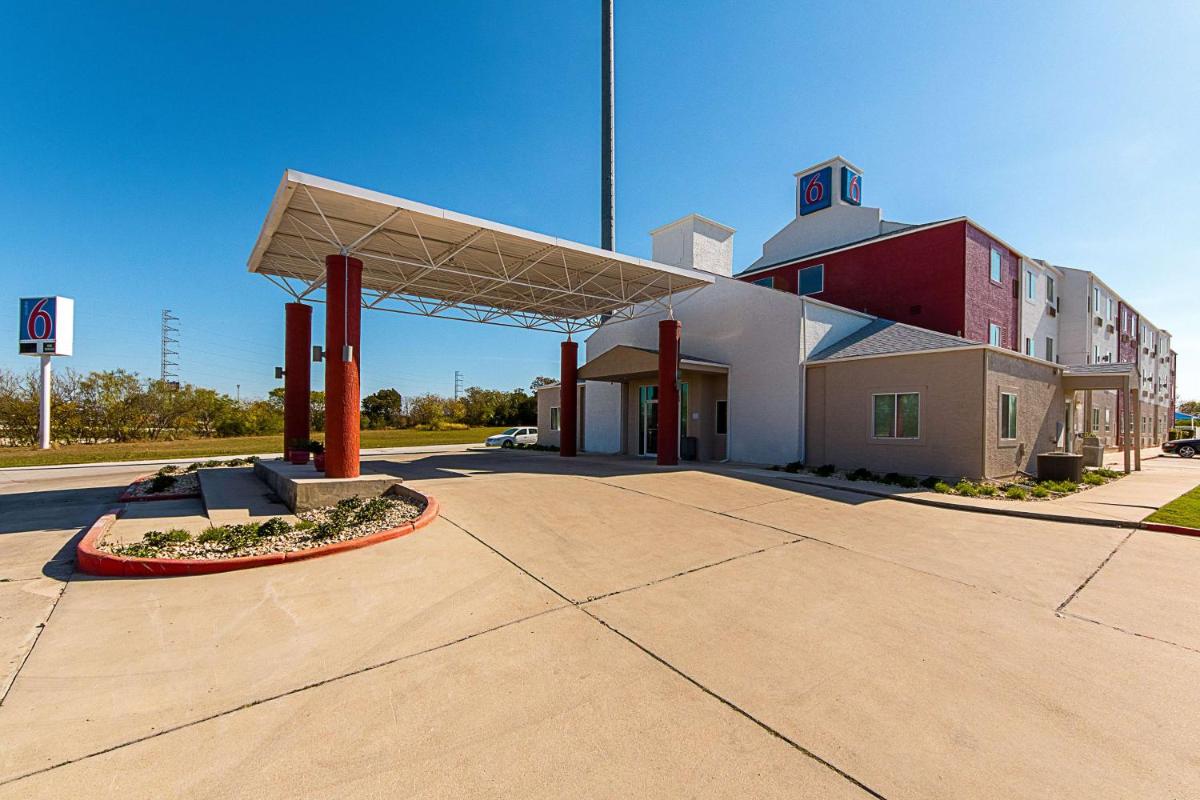Motel 6-San Antonio TX - Downtown - Alamo Dome - image 5