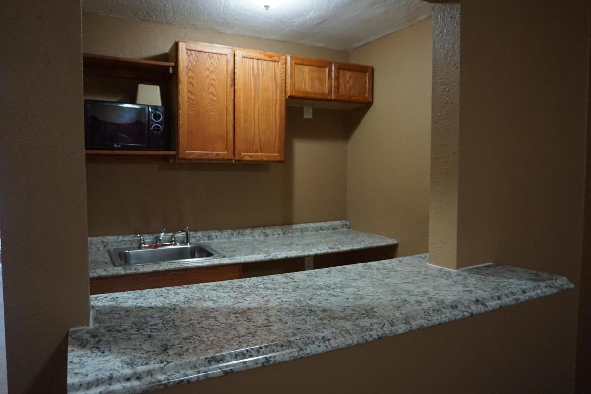Super Suite Inn San Antonio North - image 5