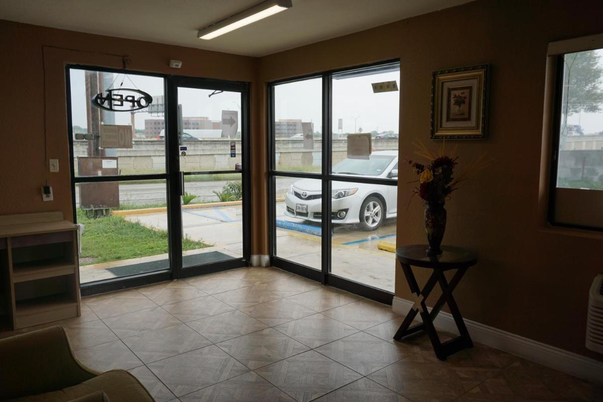 Super Suite Inn San Antonio North - image 7