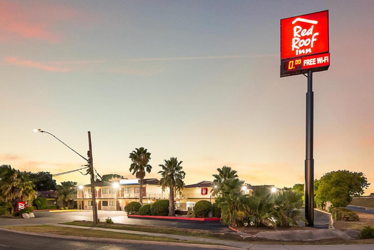 Red Roof Inn San Antonio E - near AT&T Center - image 3