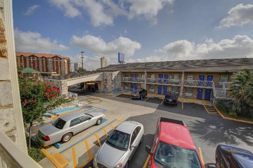 Motel 6-San Antonio TX - Northwest Medical Center - image 28