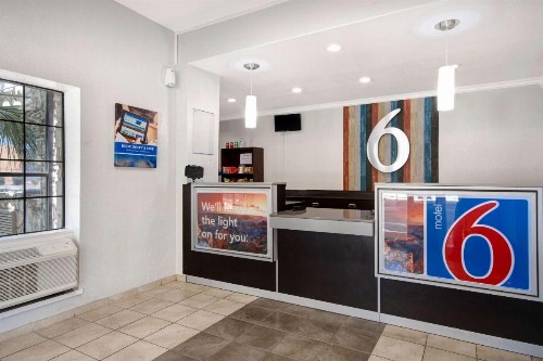 Motel 6-San Antonio TX - Northwest Medical Center - image 4