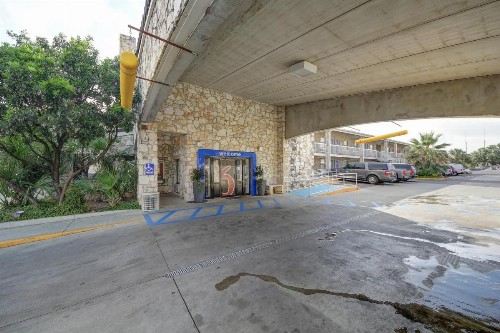 Motel 6-San Antonio TX - Northwest Medical Center - image 49