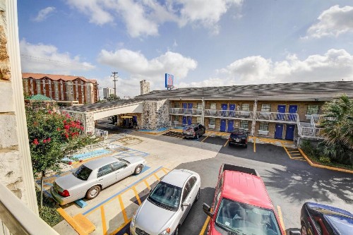 Motel 6-San Antonio TX - Northwest Medical Center - image 6