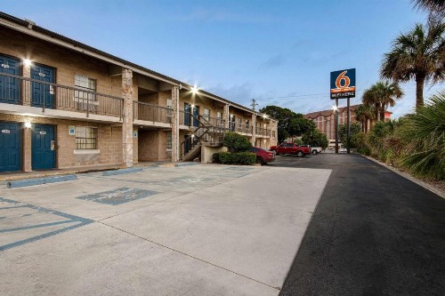Motel 6-San Antonio TX - Northwest Medical Center - image 9